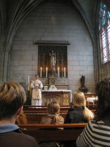 La Sainte Messe en la Basilique de Cléry