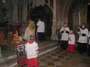 A l'Épiphanie, encensement de l'Enfant Jésus