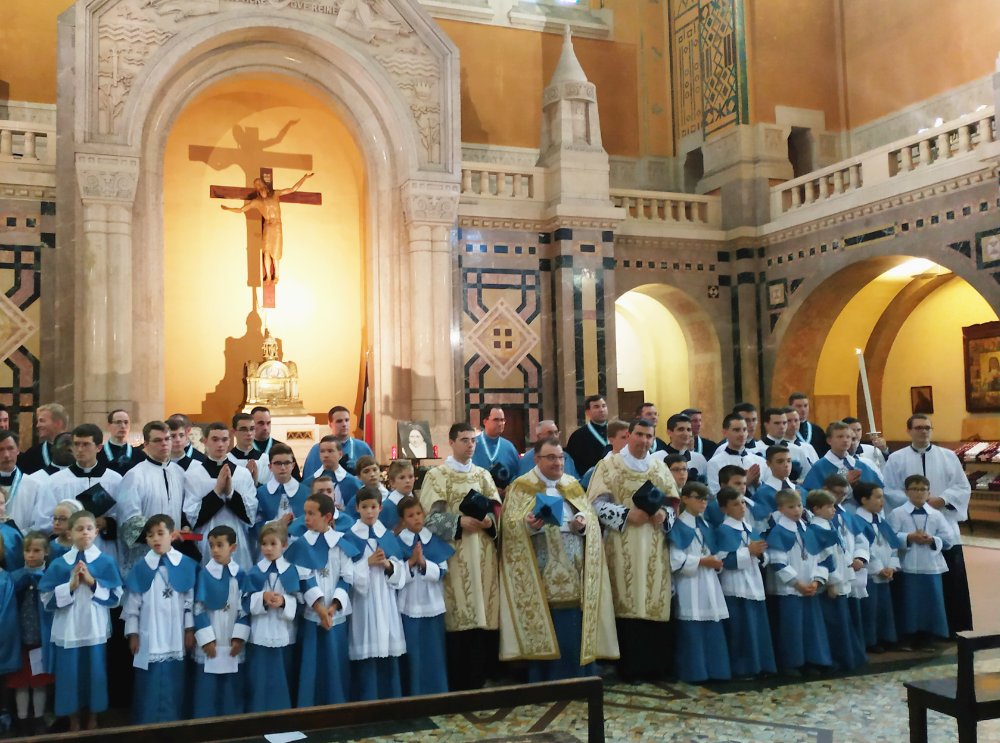 Pèlerinage des enfants de chœur à&nbsp;Lisieux